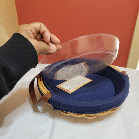 Taskets Renaissance Pie Caddy Basket w/Blue Liner and two Handles. - Picture 8 of 11